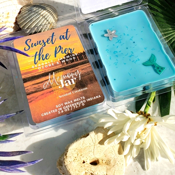 Sunset at the Pier - Soy Wax Melt Clamshell 2.6oz - Picture 2 of 2